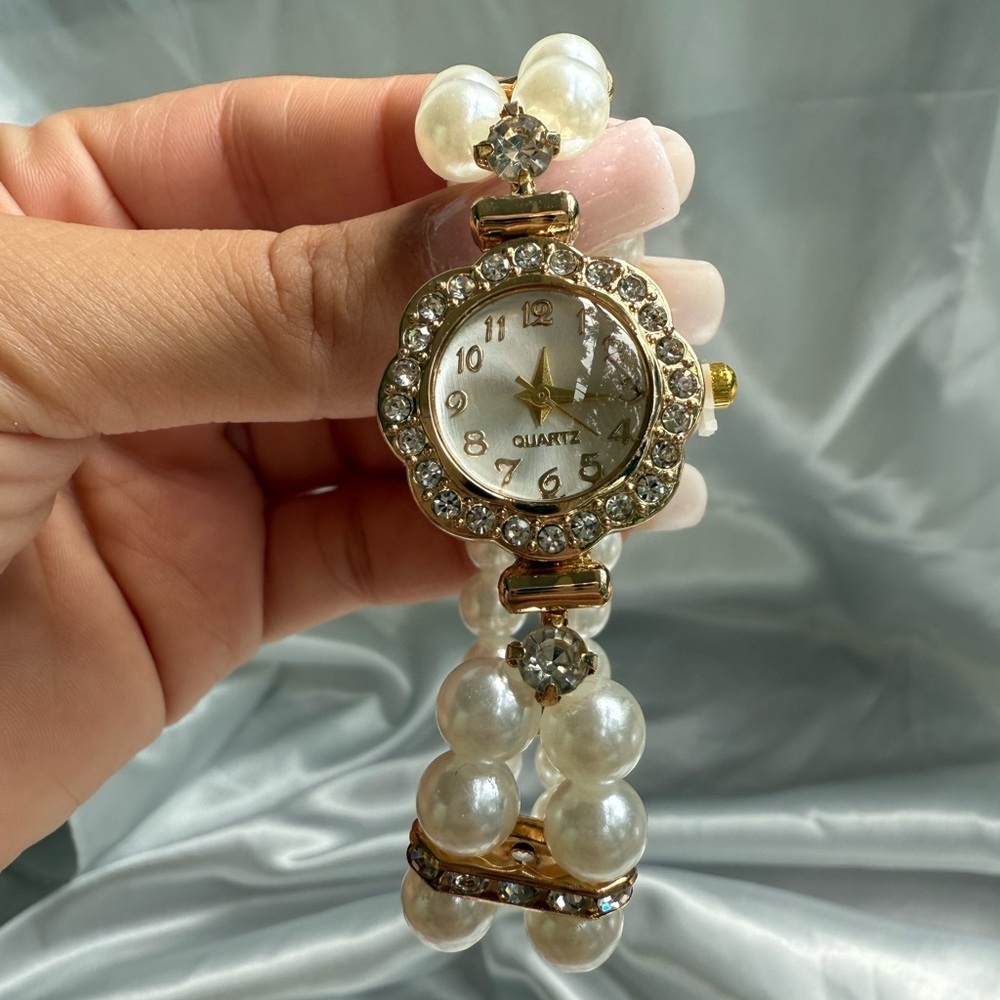 Lux watch Stainless steel
Panther’s watch
Pearl and diamond - Picture 3 of 11